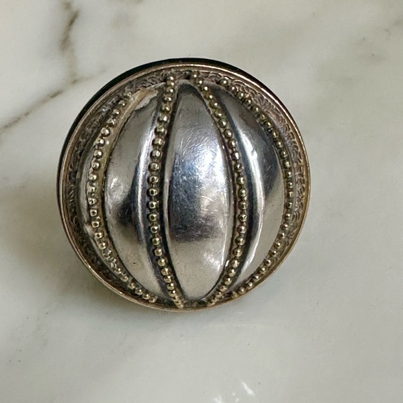 chunky artisan signed resin and metal dome statement ring - Picture 6 of 7